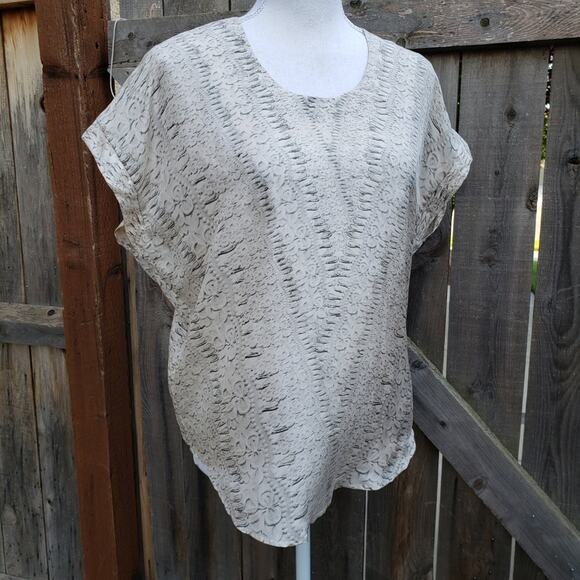 CAbi 100% Silk Black Cream Dolman Batwing Sleeve Floral Flowy Oversized Top XS - Picture 3 of 10